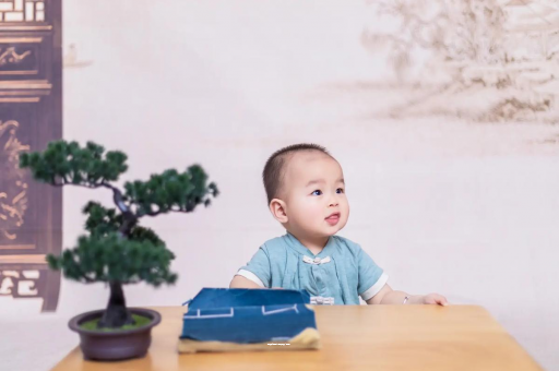 酒泉宝宝眼睛突然肿了